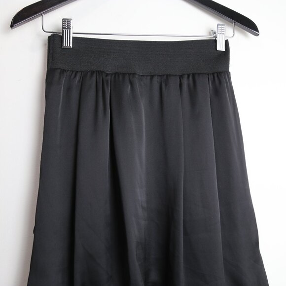 H&M High-Waisted Voluminous Ruffle Detailed Black Mini Elastic Skirt Size 4 - Picture 6 of 6